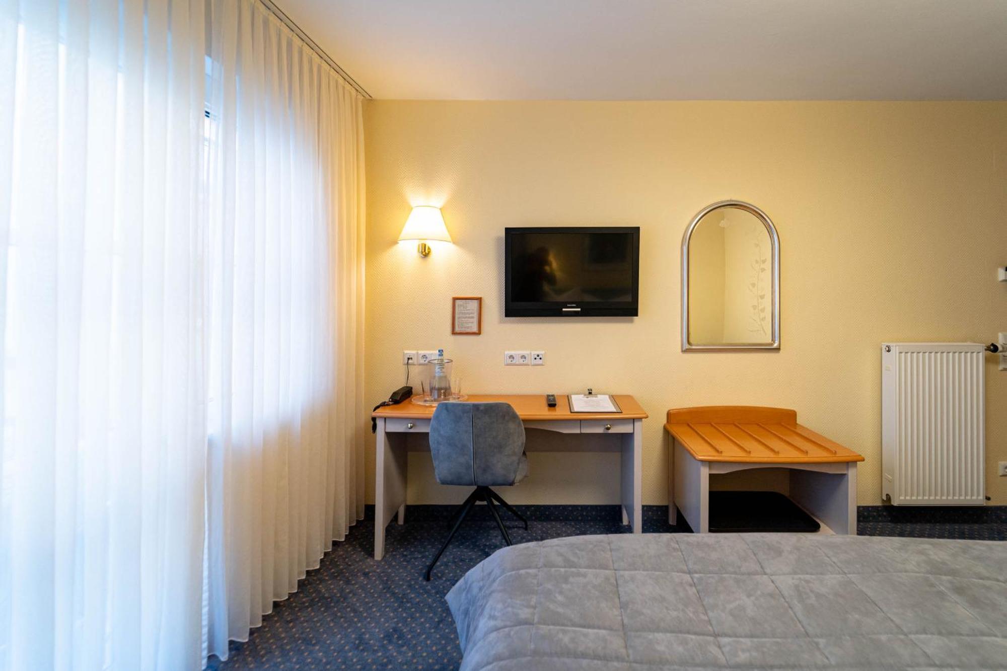 Hotel Zur Traube Ürzig Стая снимка
